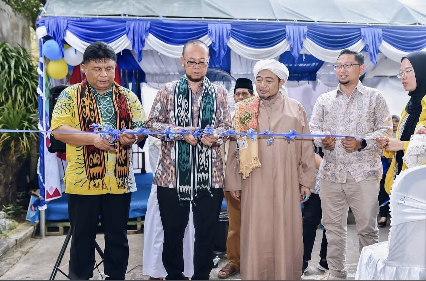 Peresmian Salut Etam Betuah dengan pemotongan pita