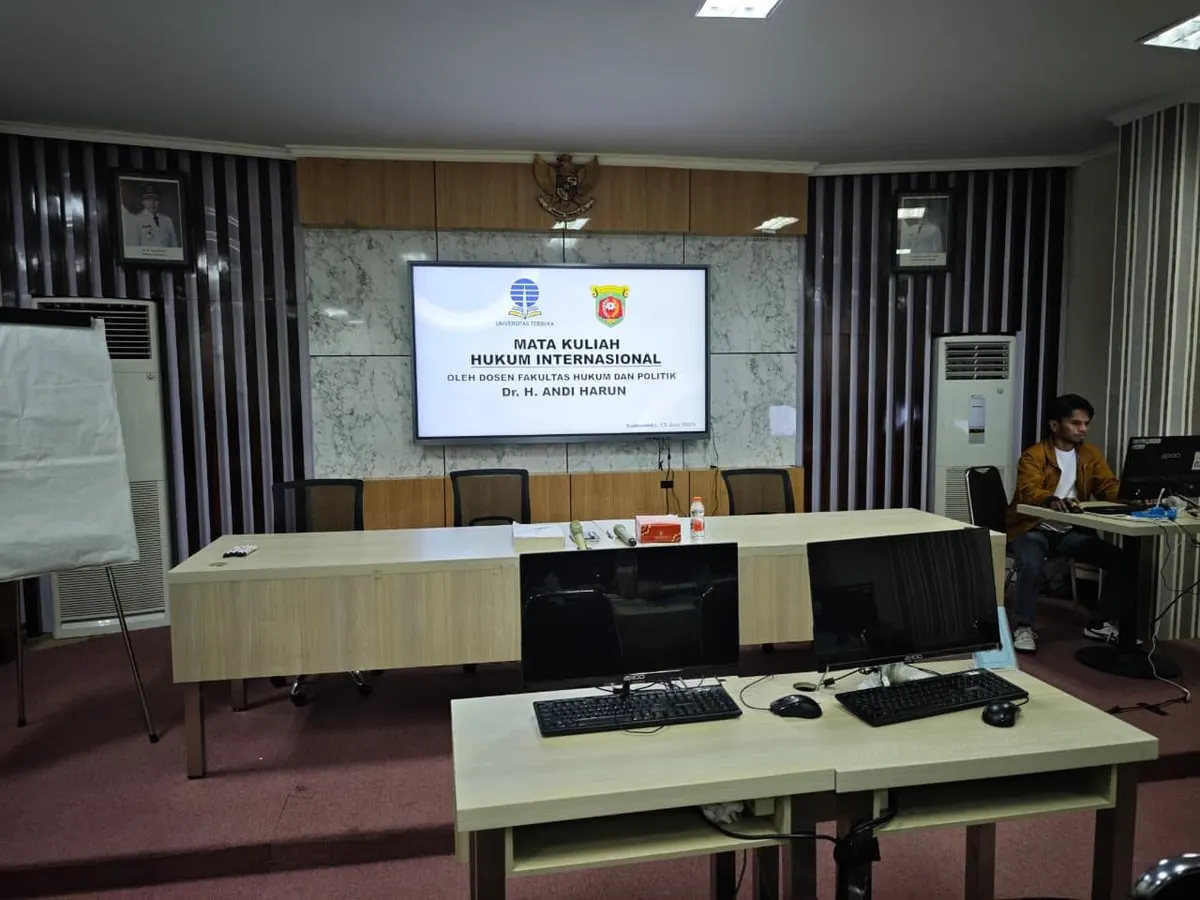 Dr. H. Andi Harun Walikota Samarinda mengajar UT