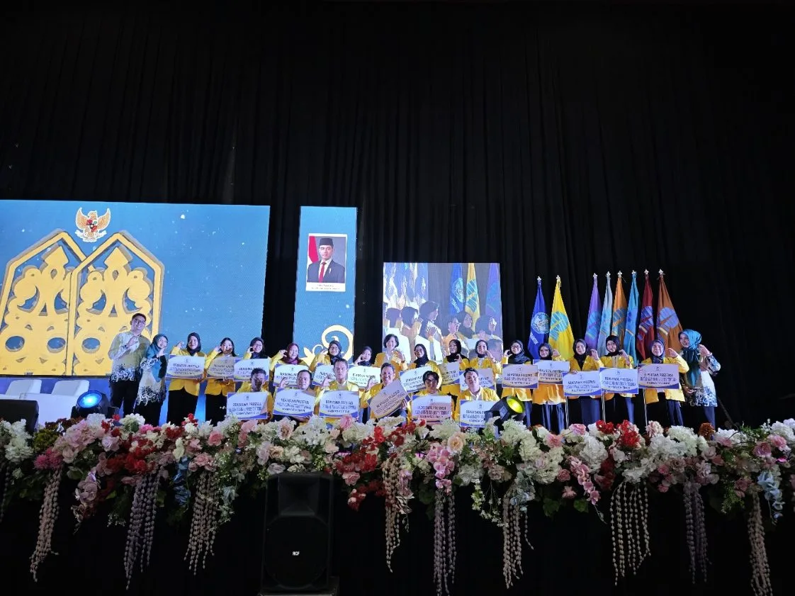 Pemberian Beasiswa IKA